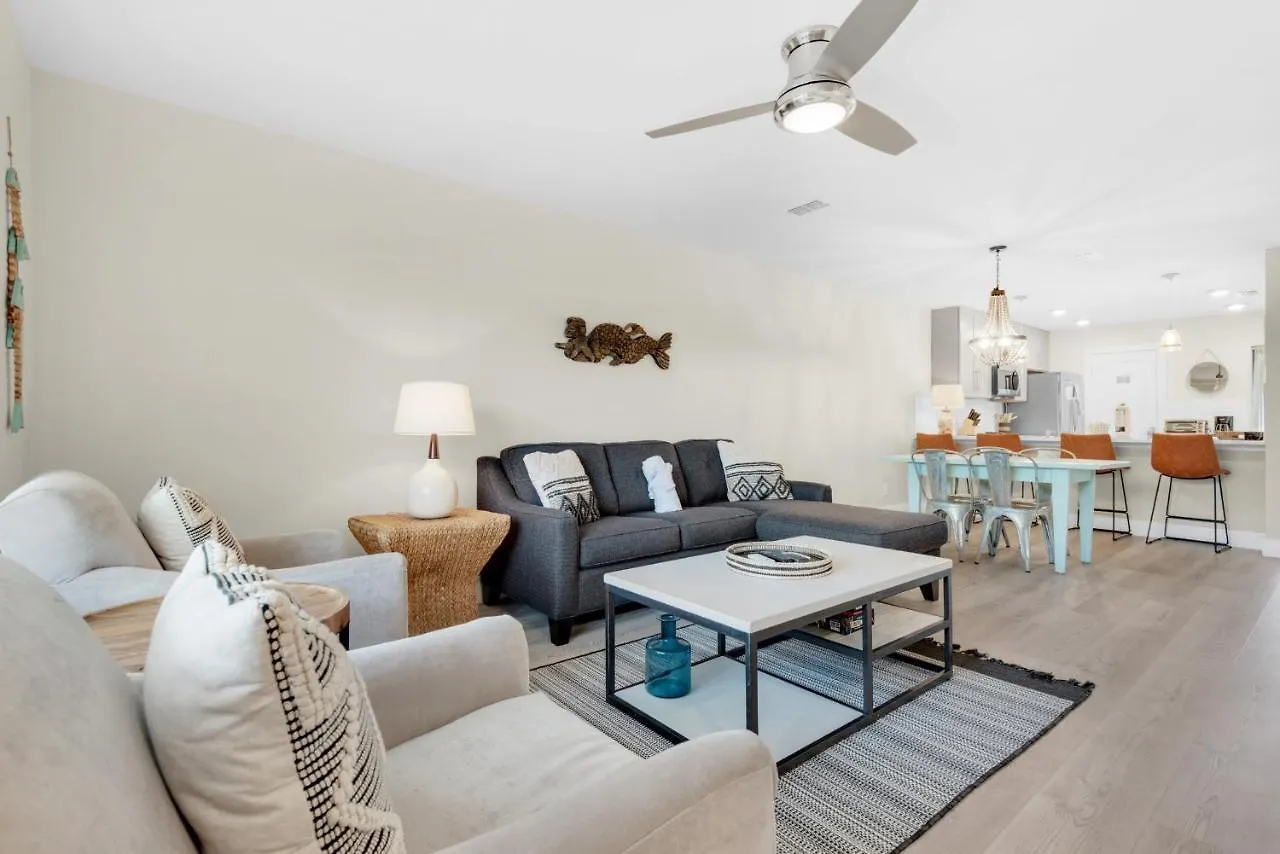 Sandprints E10 Destin Apartment
